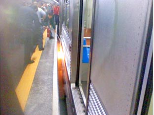 Incêndio em carro de trem da Linha 1 Azul