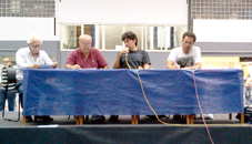 Mesa que abriu os trabalhos da assembleia da categoria no dia 5/2/2012