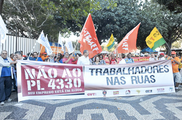 Ato contra o Projeto de Lei 4330 que libera a terceirização