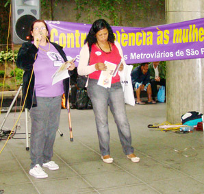 Ato contra a violência às mulheres, realizado em 25/11/2013, na estação Sé