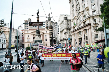 Ato contra o SUFOCO nos tranportes. Realizado no dia 13/2/2014, no Vale do Anhangabaú,