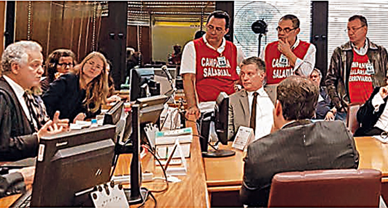 Todo apoio à luta dos ferroviários!