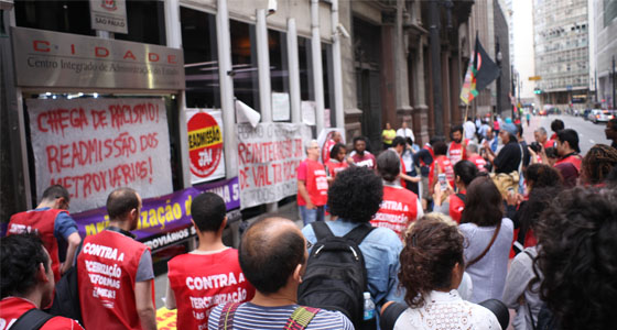 Metroviários fazem ato contra a privatização, as demissões e o racismo no metrô