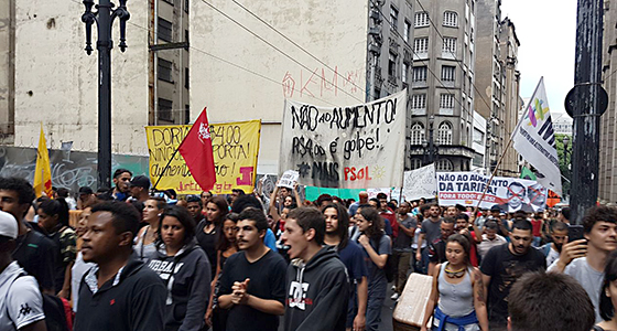 Protesto percorre as ruas do centro de SP contra aumento da tarifa do transporte