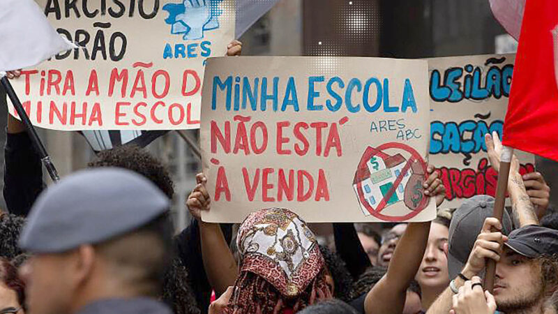 Em DEFESA da escola pública. Não à privatização!