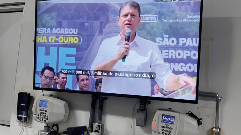 Qual o SIGNIFICADO do discurso de Tarcísio na linha 17?