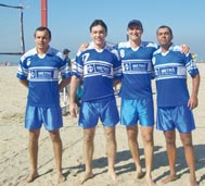 Equipe masculina de vôlei de praia representando os metroviários nos jogos do Sesi