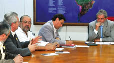 Wagner Gomes, presidente do Sindicato e da CTB junto com representantes de outras centrais em reunião com Lula