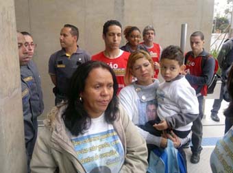 Familiares das vítimas do acidente da estação Pinheiros são impedidos de participar da inauguração da estação
