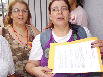 Comissão de Mulheres entregam carta na Globo