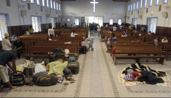 Desalojados de Pinheirinho são abrigados em igreja da região