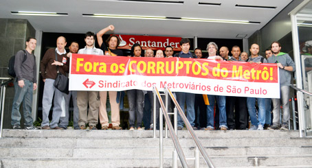 Metroviários protestam antes da reunião com o Metrô, no dia 30/10