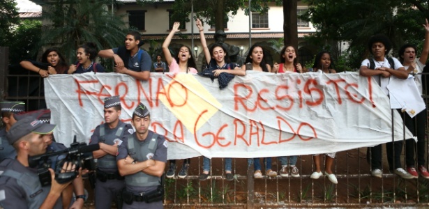 Alckmin fecha escolas, alunos as ocupam