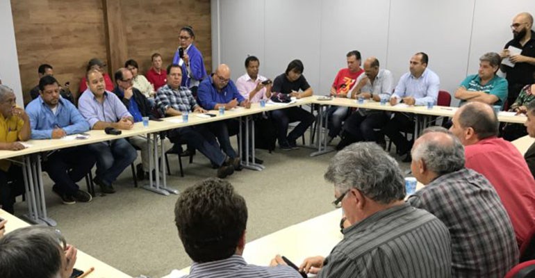 Centrais reunidas decidem ocupar Brasília contra reformas
